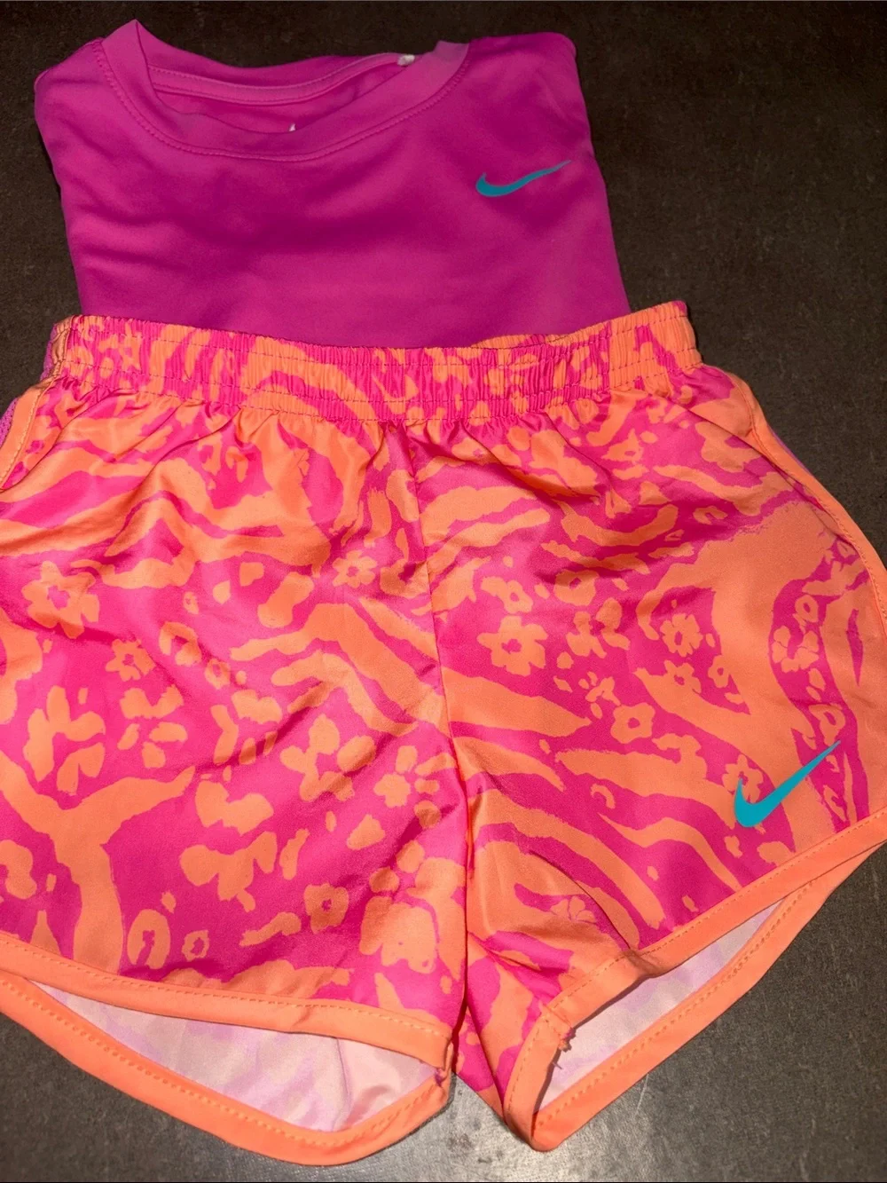 Nike Dri-Fit Girls Hot Pink and Orange  Tee & Shorts Set size Medium 5-6 yrs